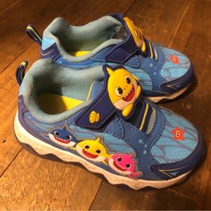 Baby Shark Light-Up Sneakers Size 9